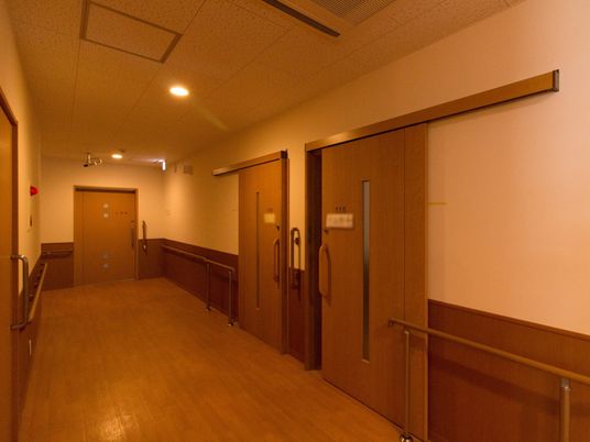 暖かみのある廊下