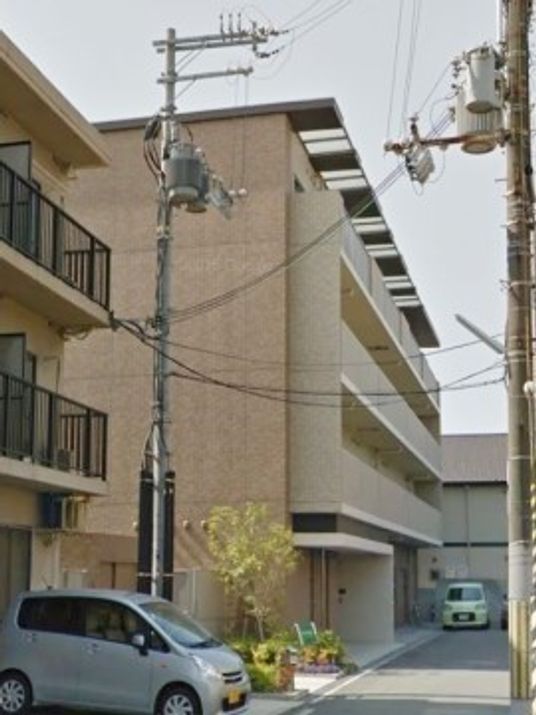 外光を取り入れた建物外観