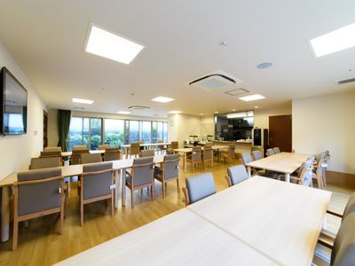 明るい食堂の空間