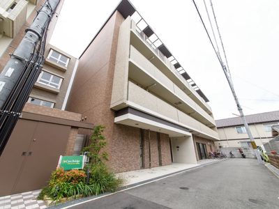 多階層の建物外観