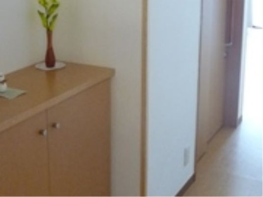 明るい居室の一角