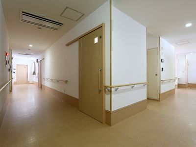 清潔な施設の廊下