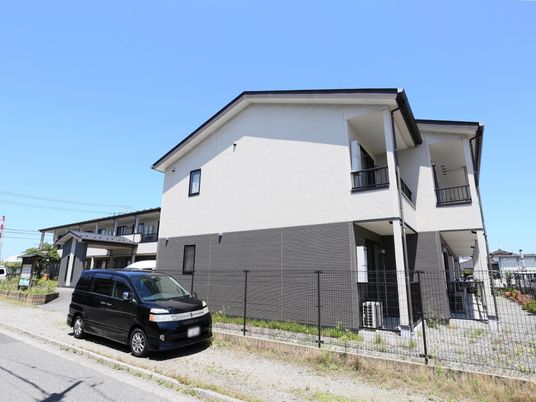明るく広々とした外観