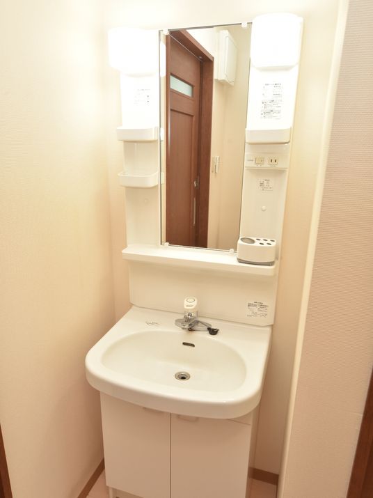 清潔な洗面台のある空間