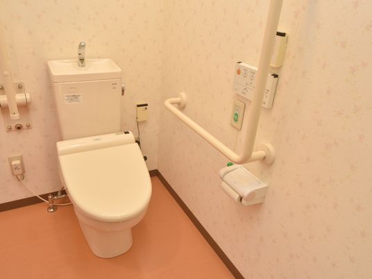バリアフリーのトイレ設備