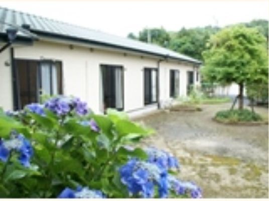 緑に囲まれた一階建て
