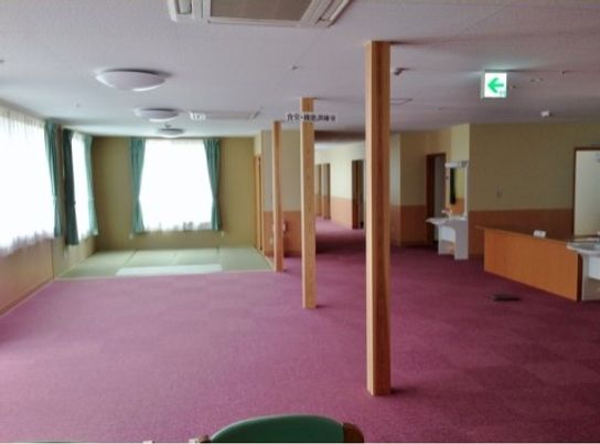 広々とした明るい居室
