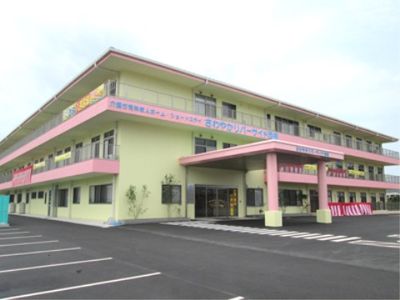 カラフルな外観の建物