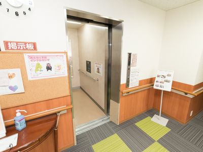 エレベーター前の廊下