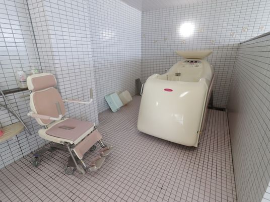 清潔な介護用浴室