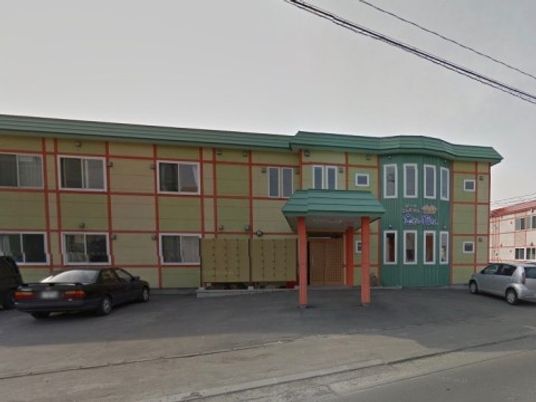 カラフルな外壁の建物