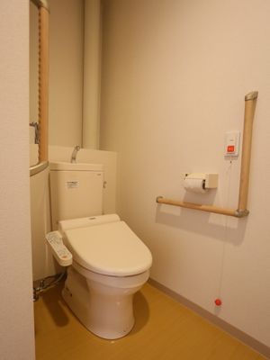 バリアフリー設計のトイレ