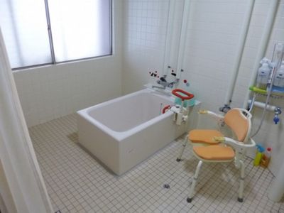 広々とした清潔な浴室