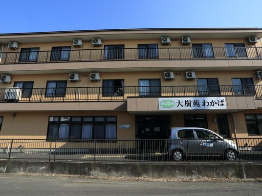施設のきれいな外観
