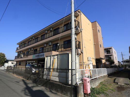 多階建て施設の外観