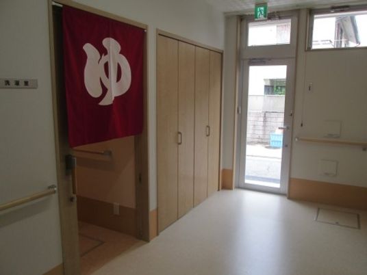 和の要素含むエントランス