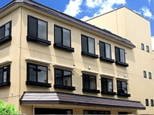 きれいな建物の外観