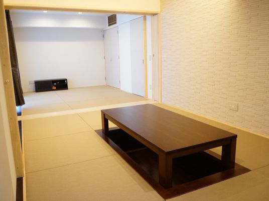 落ち着いた色合いの和室