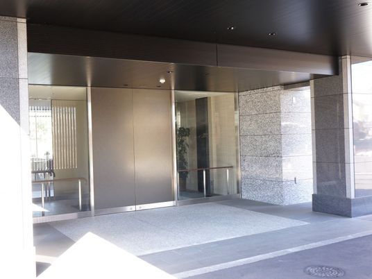 清潔感のあるエントランス