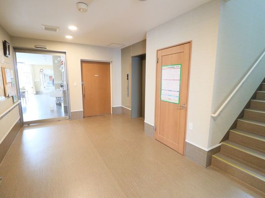 清潔感ある施設の廊下