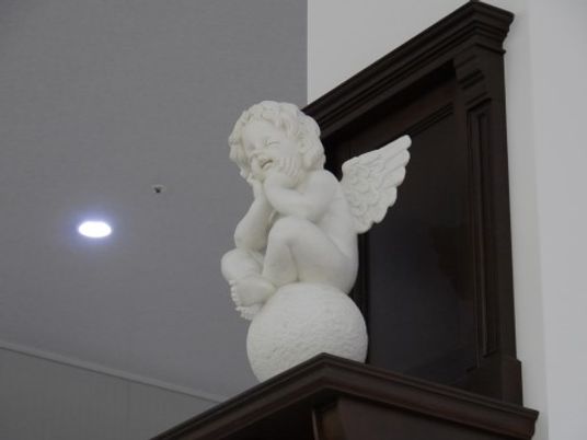 エントランスの天使の彫刻