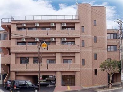 多階建ての落ち着いた外観