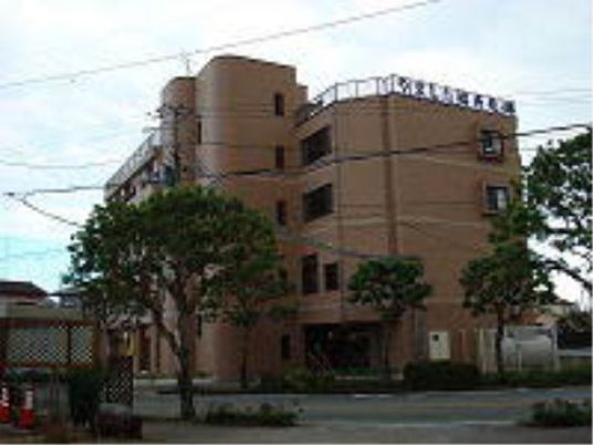 茶色の建物の外観