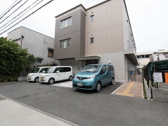 現代的な建物の外観