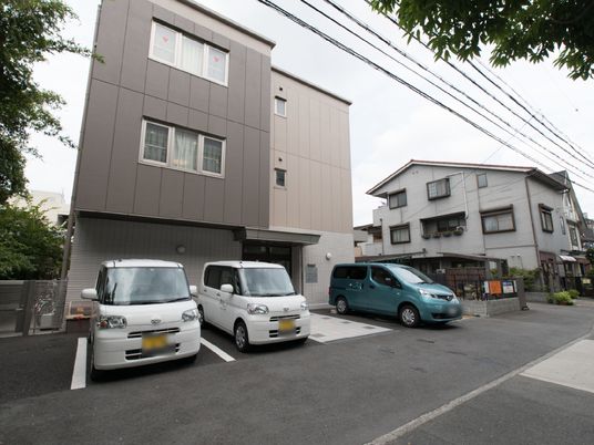 現代的な建物の外観