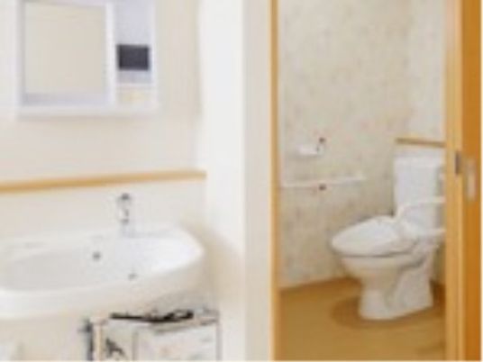 洗面所とトイレの清潔な空間
