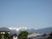 雪山と住宅の風景