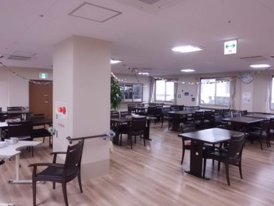 多人数用のダイニングエリア