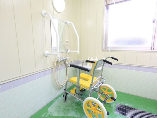  車椅子付浴室設備  