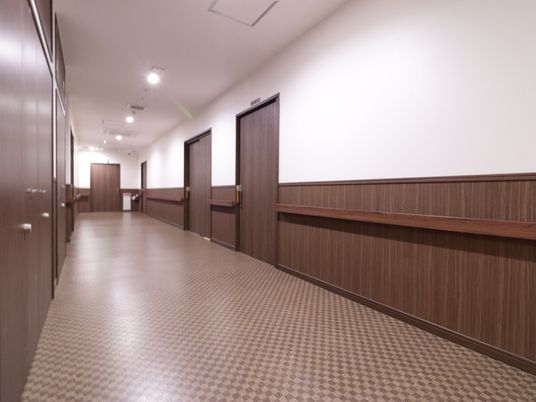 清潔感のある広い廊下