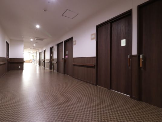 清潔感ある明るい廊下