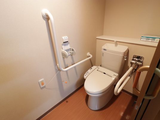 バリアフリー対応のトイレ空間