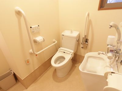 バリアフリー設計のトイレ