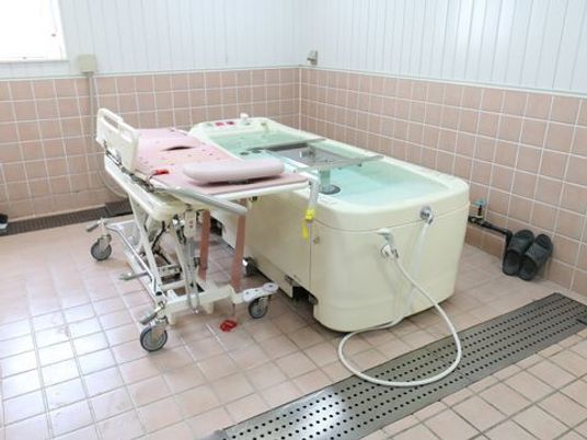 清潔な特殊浴槽設備