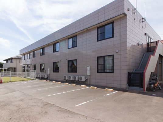 静かな環境の建物外観
