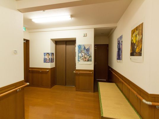 清潔で落ち着いた廊下