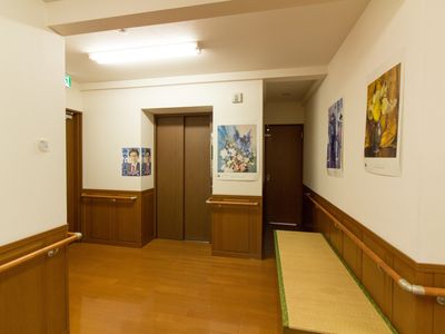 清潔で落ち着いた廊下