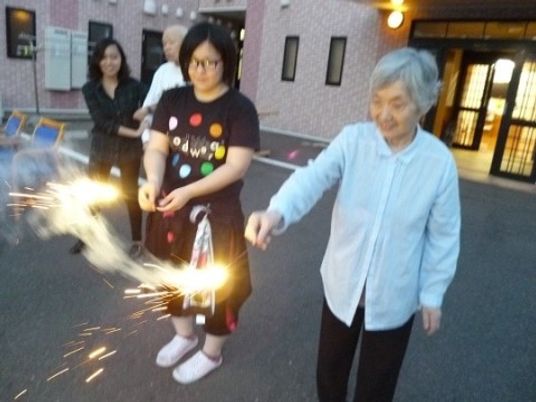 花火を楽しむ利用者様