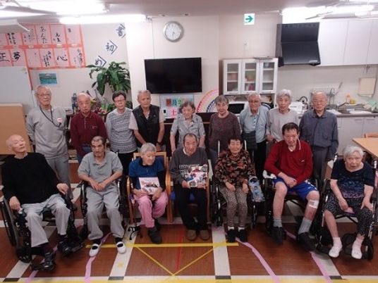 明るい活動室の集合