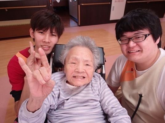 笑顔の方々と共有スペース
