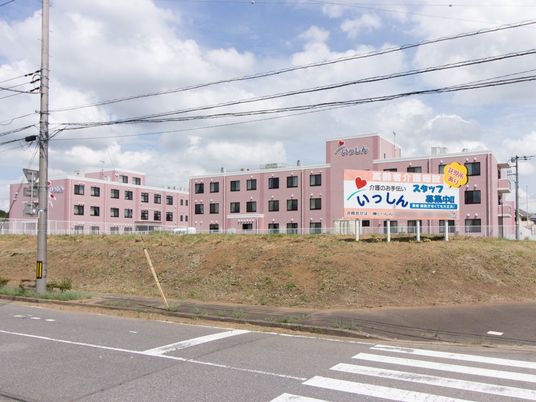 ピンクの建物の外観