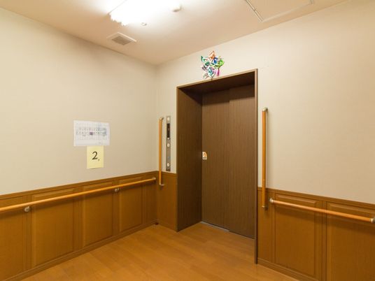 清潔なエレベーターホール