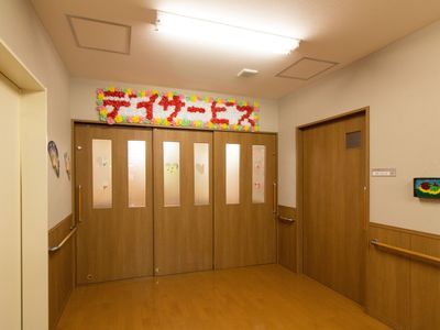 廊下の装飾付き出入口