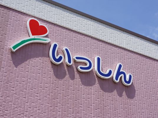 赤いハートの看板外観