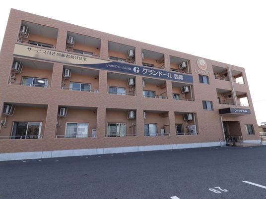 清潔感のある外観の建物