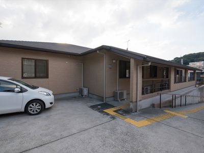 広々とした施設外観